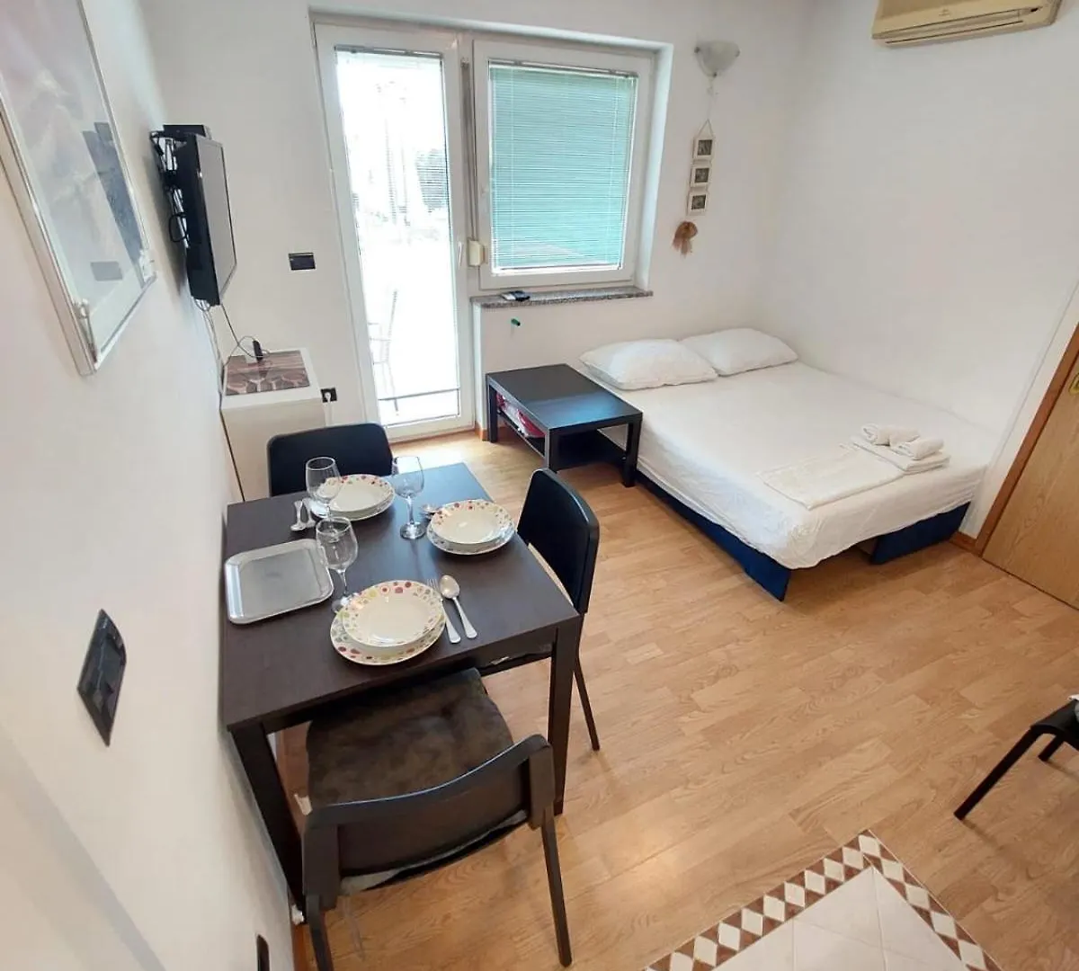 Apartments Near The Beach Veronika Zambratija