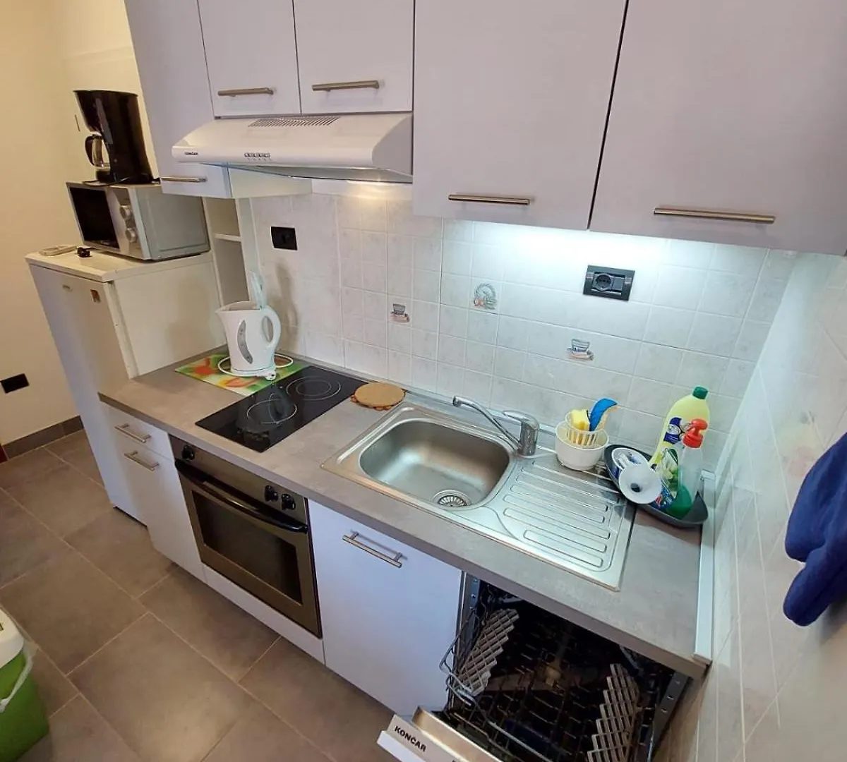 Apartments Near The Beach Veronika Zambratija