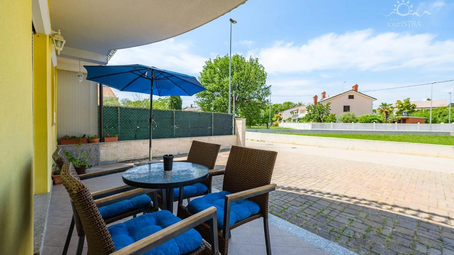 Apartments Near The Beach Veronika Zambratija