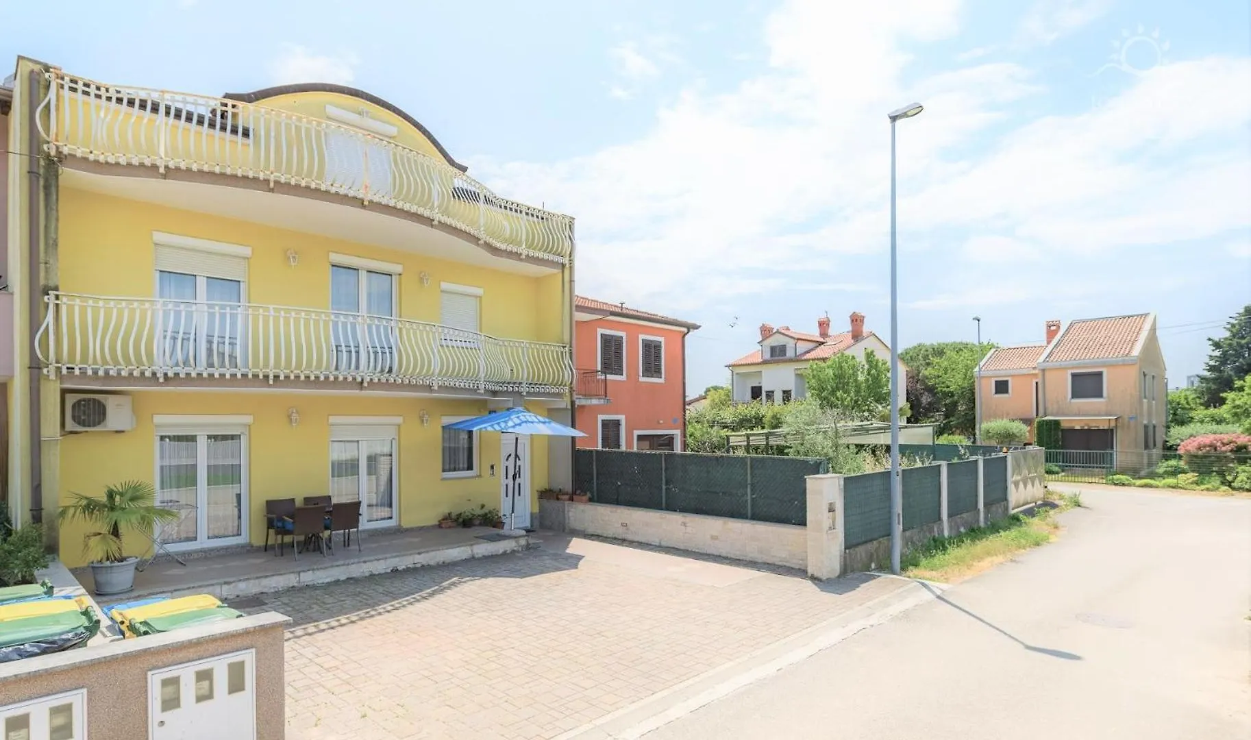 Apartments Near The Beach Veronika Zambratija